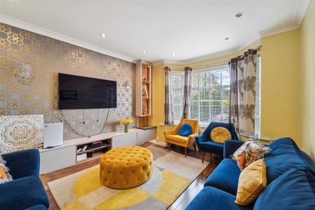 4 bedroom semi-detached house to rent - Photo 4