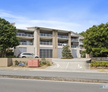 Modern unit - close to everything! - Photo 6