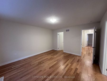 Townhouse For Lease | X8125742 - Photo 3