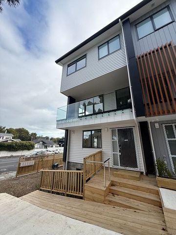 Brand New Excutiove family home - Photo 5