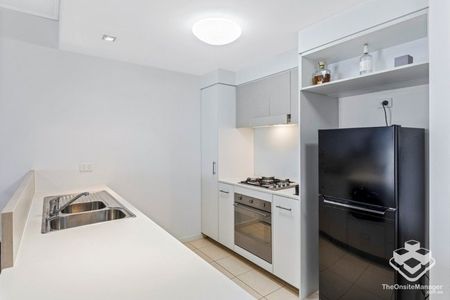 LUXURY 1 BED APARTMENT IN PRIME CARINDALE LOCATION - Photo 5