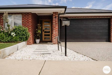 QUALITY FAMILY HOME! - Photo 5