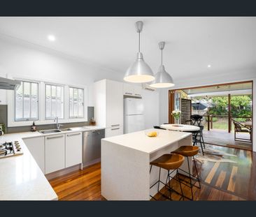 Renovated, quiet Street, Big entertaining deck and yard - Photo 5