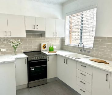 Bright & Airy Apartment in convenient location - Photo 6