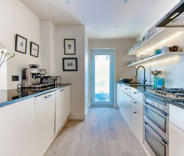 2 Bed Penthouse, Belsize Grove, NW3 - Photo 2