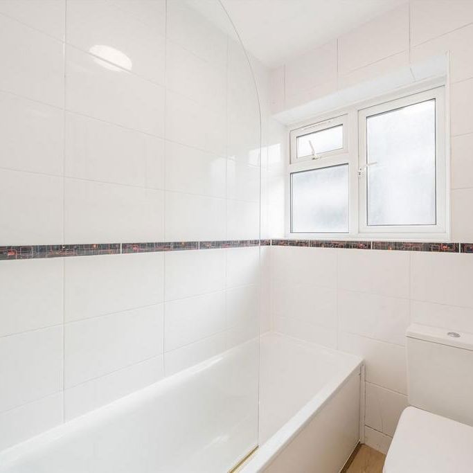 2 bedroom maisonette to rent - Photo 1