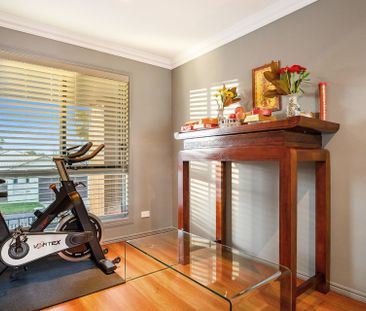 9 Rebecca Court, Broadbeach Waters QLD 4218 - House For Rent | Domain - Photo 2