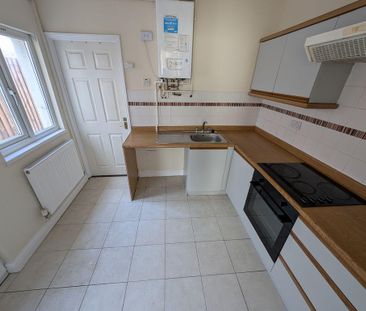 2 bedroom terraced house to rent - Photo 4