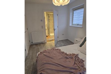 2 bed second floor flat for rent in Muirhouse - Photo 2
