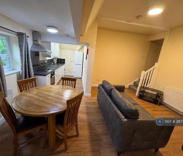 2 bedroom flat to rent - Photo 2