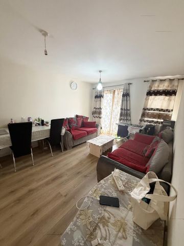 2 bedroom flat to rent - Photo 2