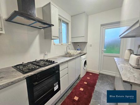 3 bedroom semi-detached house to rent - Photo 5