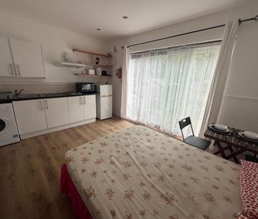 Studio to rent - Photo 2