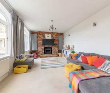 6 BED Detached house To rent - Photo 1