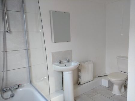 3 bedroom terraced house to rent - Photo 5
