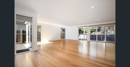 Elegant Family Home with Style and Luxury - Photo 3