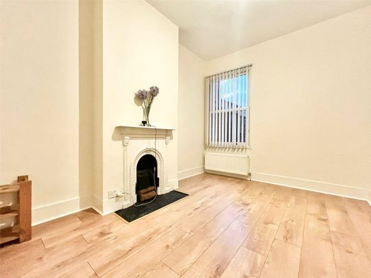 Alexandra Road, Hounslow, TW3 4HN - Photo 1