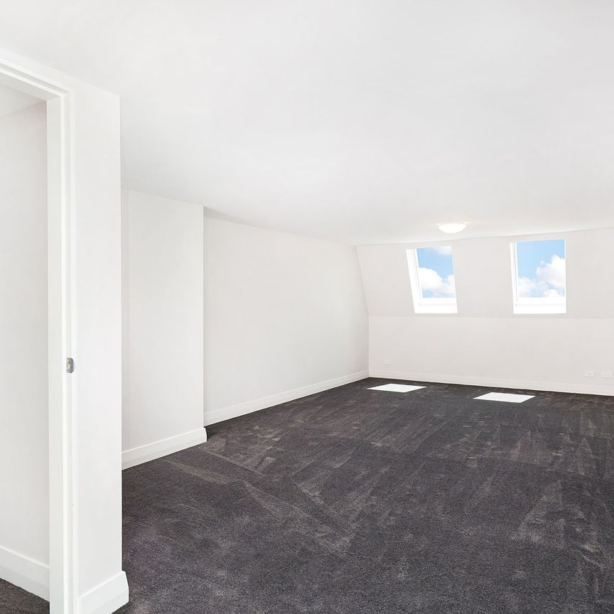 Modern Design In Prime Location - Photo 1