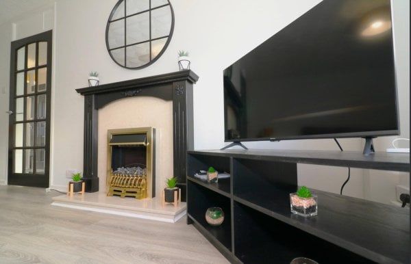 Salisbury, Glasgow, G74 - Photo 1