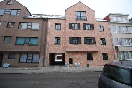 Een appartement op de benedenverdieping met 2 slaapkamers, ruim terras en carport. - Photo 5