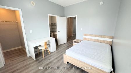 318 Spruce Street #Master bedroom - 507 - Photo 4