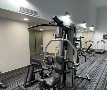 Spacious and Homey One Bedroom with Courtyard - Photo 3