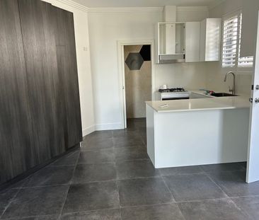 Modern 1-Bedroom Studio for Rent | All Bills Included! - Photo 5