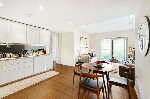 Lillie Square is an exclusive London development, which takes the traditional London garden square as its inspiration. Located in Earls Court where Kensington, Chelsea and Fulham meet. - Photo 1