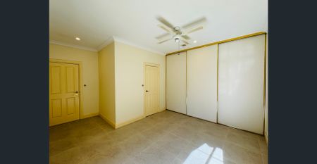 Unbeatable Convenience in a Sought-After Area - Photo 4