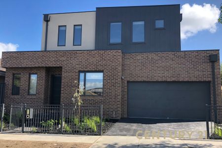 Spacious & Stylish Living in Prime Dandenong Location - Photo 4