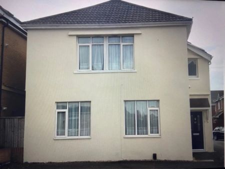 To Rent Columbia Road, Ensbury Park, Bournemouth, BH10 £2,640 pcm Tenancy Info - Photo 2