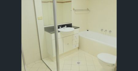 A minute Walk to Hurstville Station 2 bedrooms apartment - Photo 2