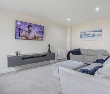 4 bedroom detached house to rent - Photo 2