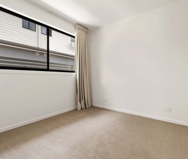 Premium Architect-Styled Four-Bedroom Townhouse - Photo 4