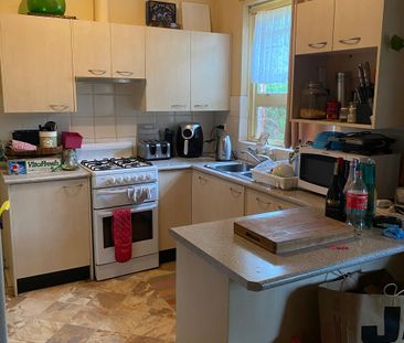 3 Bedroom Family Home in Fantastic Location! - Photo 6