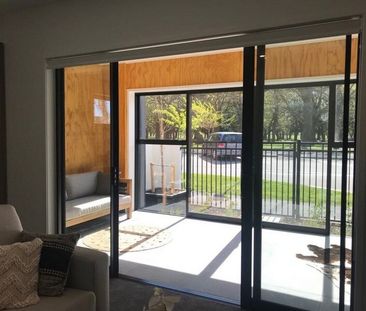 PERFECTLY POSITIONED 1 BEDROOM APARTMENT - Photo 2