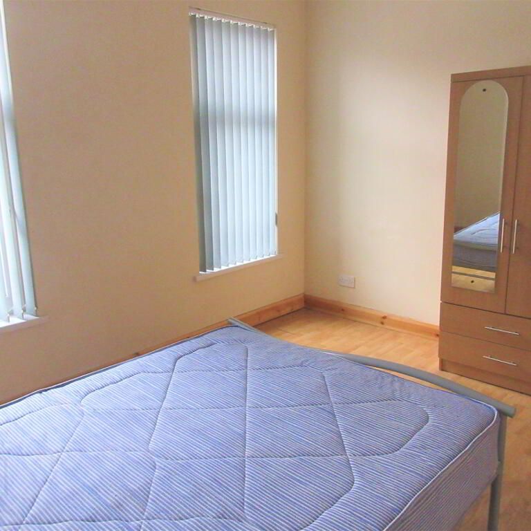 Great House ~ All Bedrooms Upstairs, 45 Agincourt Avenue, Queens Quarter, Belfast, BT7 1QB - Photo 1