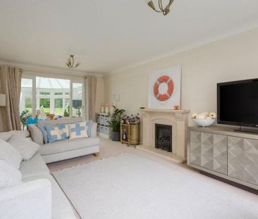 4 bedroom detached house to rent - Photo 3
