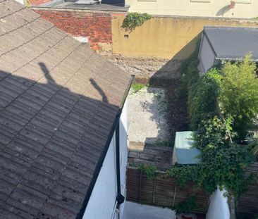 2 bedroom maisonette to rent - Photo 2