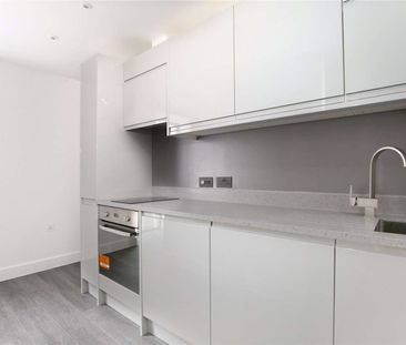 Elegant Studio Apartment – Refined Living for the Single Professional - Photo 1