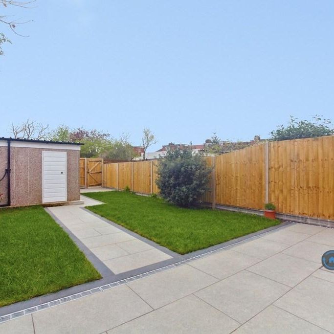 4 bedroom terraced house to rent - Photo 1