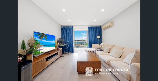 Water view, split level 2 bedrooms + study apartment in central of Rhodes - Photo 1