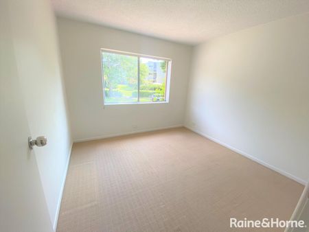 Prime Taringa Location - Walk to Everything You Need! - Photo 4