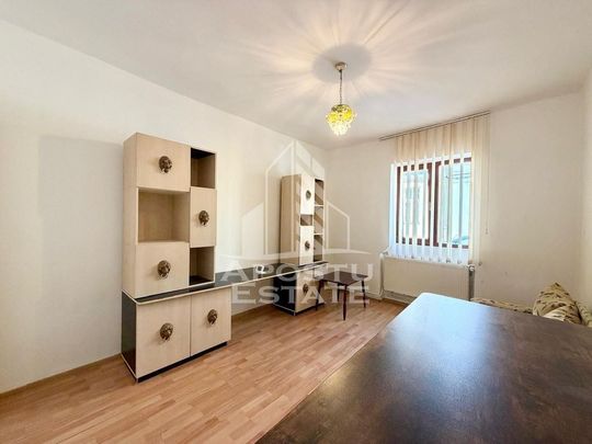 Casa individuala 4 camere,centrala proprie, semimobilata,... - Fotografie 1