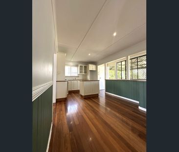 SPACIOUS FAMILY HOME IN THE HEART OF WYNNUM - Photo 6