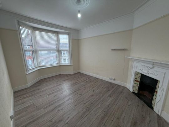 4 Bed Flat, Grange Avenue, N12 - Photo 1