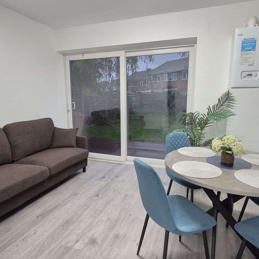 Bell Close Room 2 - Photo 1