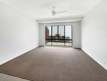 Large Family Home 4 Bedroom + Media - Photo 4