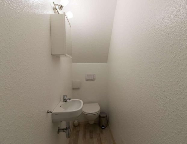 MÖBLIERTE WOHNUNG IN RUHIGER LAGE! - Foto 1