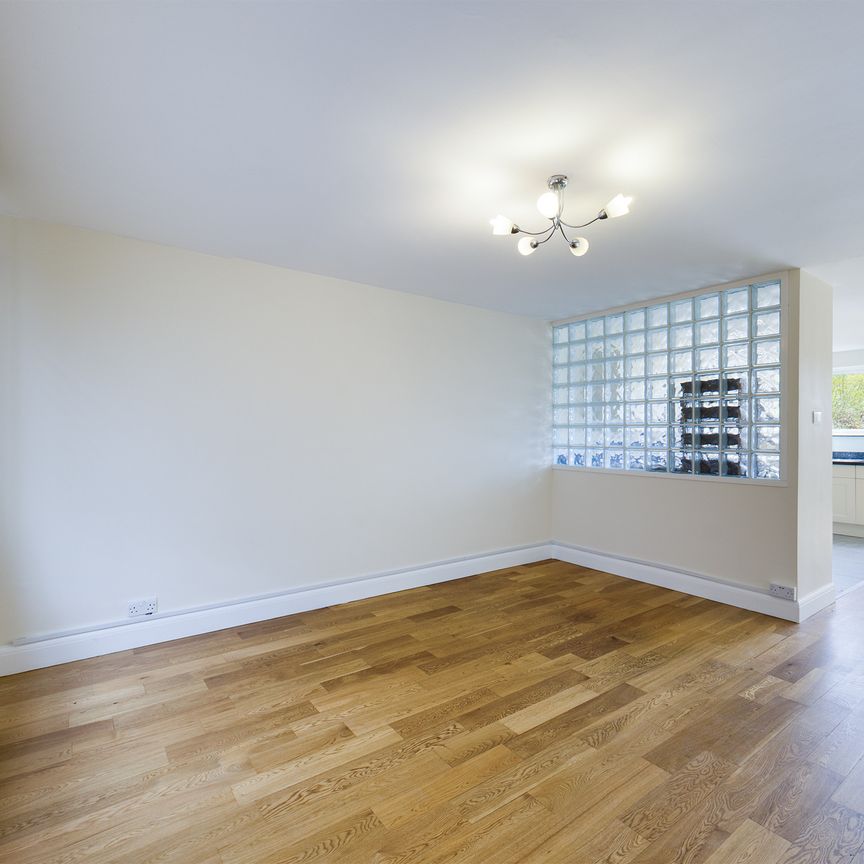 Quaggy Walk, London, SE3 - Photo 1